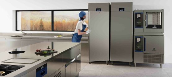 kitchen with thawing and skyline_300dpi-compressed piano de cuisson professionnel