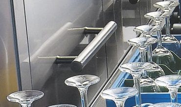 How to choose a commercial dishwasher and avoid hidden costs